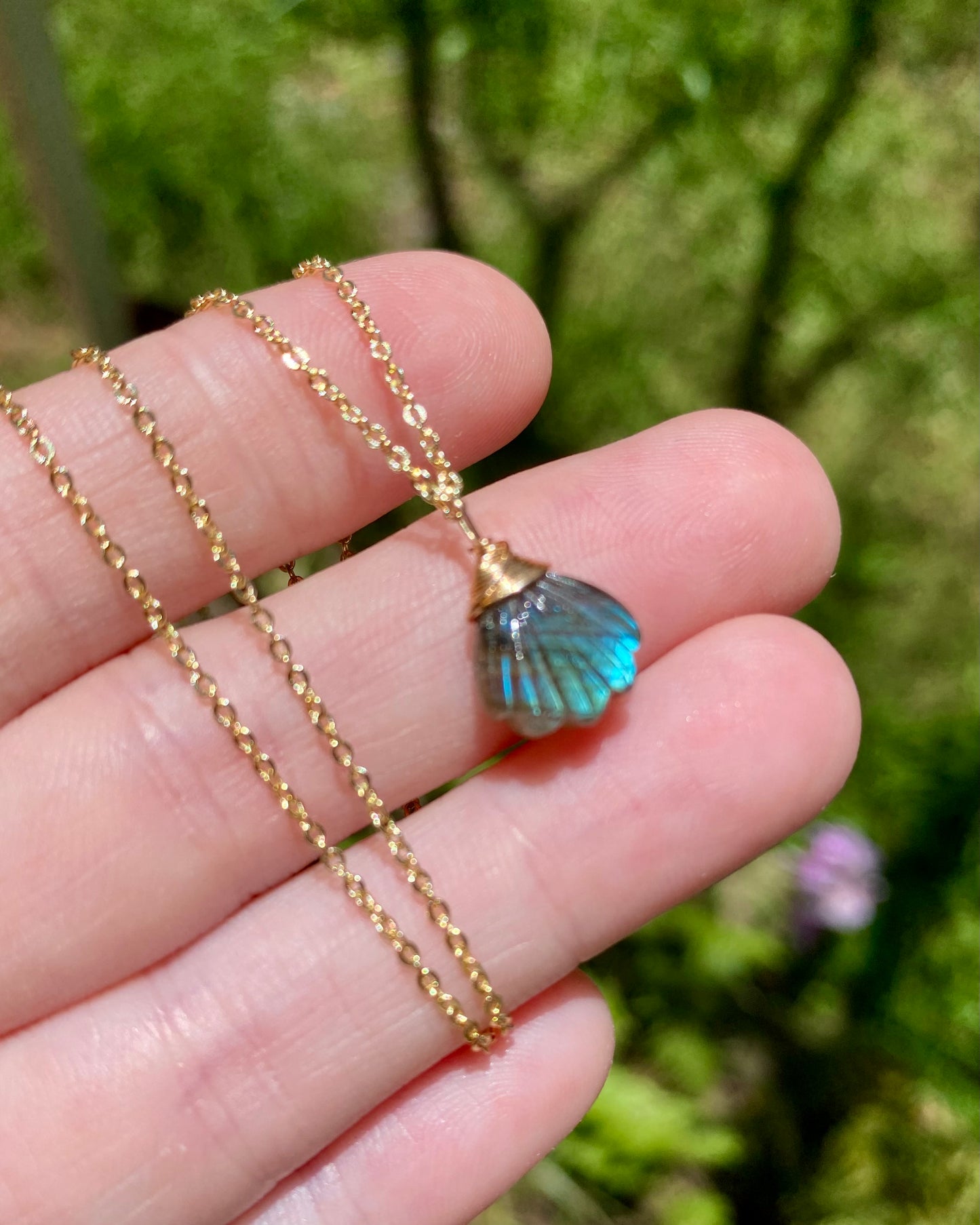 LA & HINA: Made in HAWAII with love // Delightful & unique shell shape carved gemstone necklace // Choose from Sparkling sunstone or glowing Moonstone // Also with Labradorite and Fluorite and as earrings //