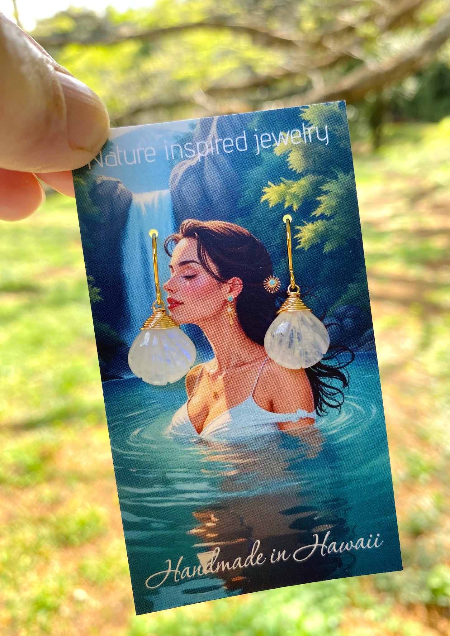 LA & HINA: Made in HAWAII with love // Delightful & unique shell shape carved gemstone necklace // Choose from Sparkling sunstone or glowing Moonstone // Also with Labradorite and Fluorite and as earrings //