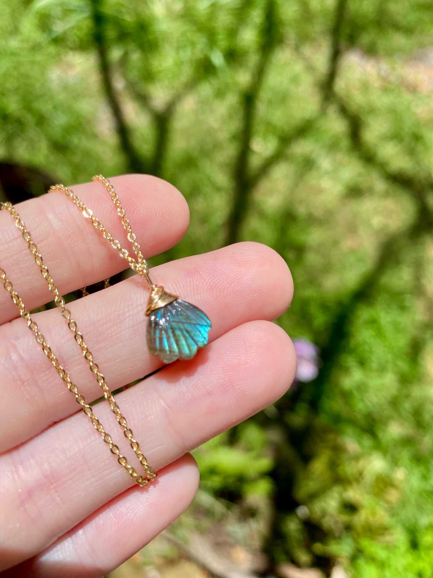 Wonderful Shell shaped blue labradorite gemstone necklace; Made in HAWAII with love // Delightful & unique shell shape carved gemstone necklace // Choose from Sparkling sunstone or glowing Moonstone //