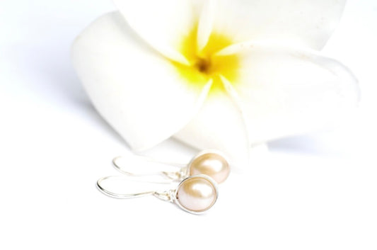 Marvelous herringbone wrapped fresh water pearl earrings 🌺 Handmade in Hawaii with love 💗