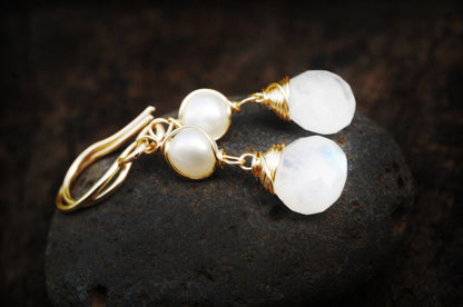 GORGEOUS Moonstone and pearl dangle earrings // AAA Moonstone & Pearls // Wire Wrapped jewelry // Handmade in Hawaii with love //