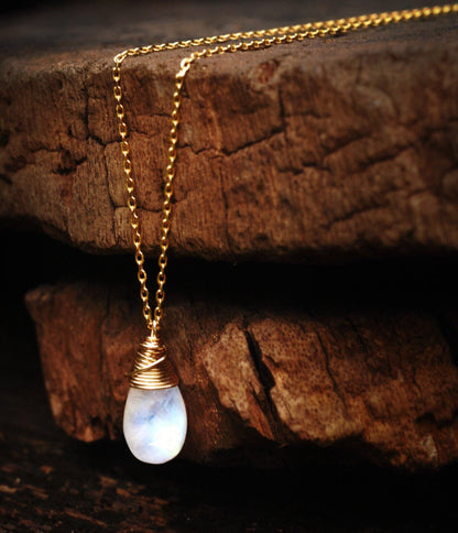 Gorgeous & glowing Rainbow MoonStone drop Necklace // Amazing AAA gemstones // Boho // A drop of Hawaiian moonlight // Handmade with love //