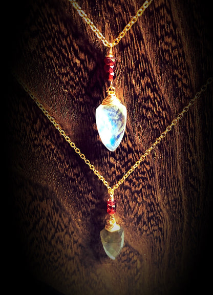 Amazing AAA Rainbow MoonStone & Labradorite Arrowhead Necklace // Red garnet petite stones // Handmade in Hawaii with love //