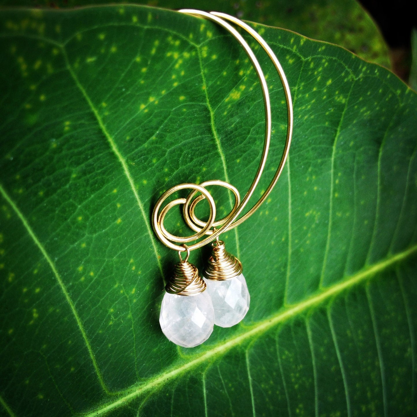 Beautiful swirly Rose Quartz Drop Earrings // Natural AAA quality gem stones // Wire wrapped jewelry // Handmade in Hawaii with love //