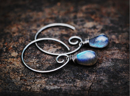 STUNNING Labradorite Swirl Hoop Earrings // Stunning and Glowing Labradorite Drops on oxidized or shiny silver hooks // Handmade with love //