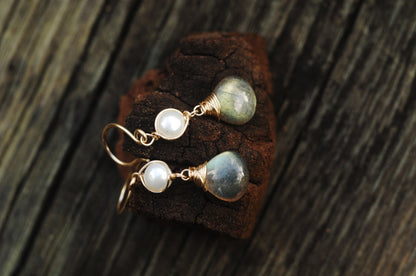 GORGEOUS Moonstone and pearl dangle earrings // AAA Moonstone & Pearls // Wire Wrapped jewelry // Handmade in Hawaii with love //